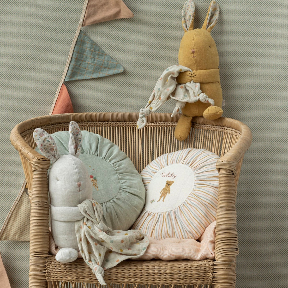 Maileg Lullaby Friends, Musical Bunny with Blanket - Natural