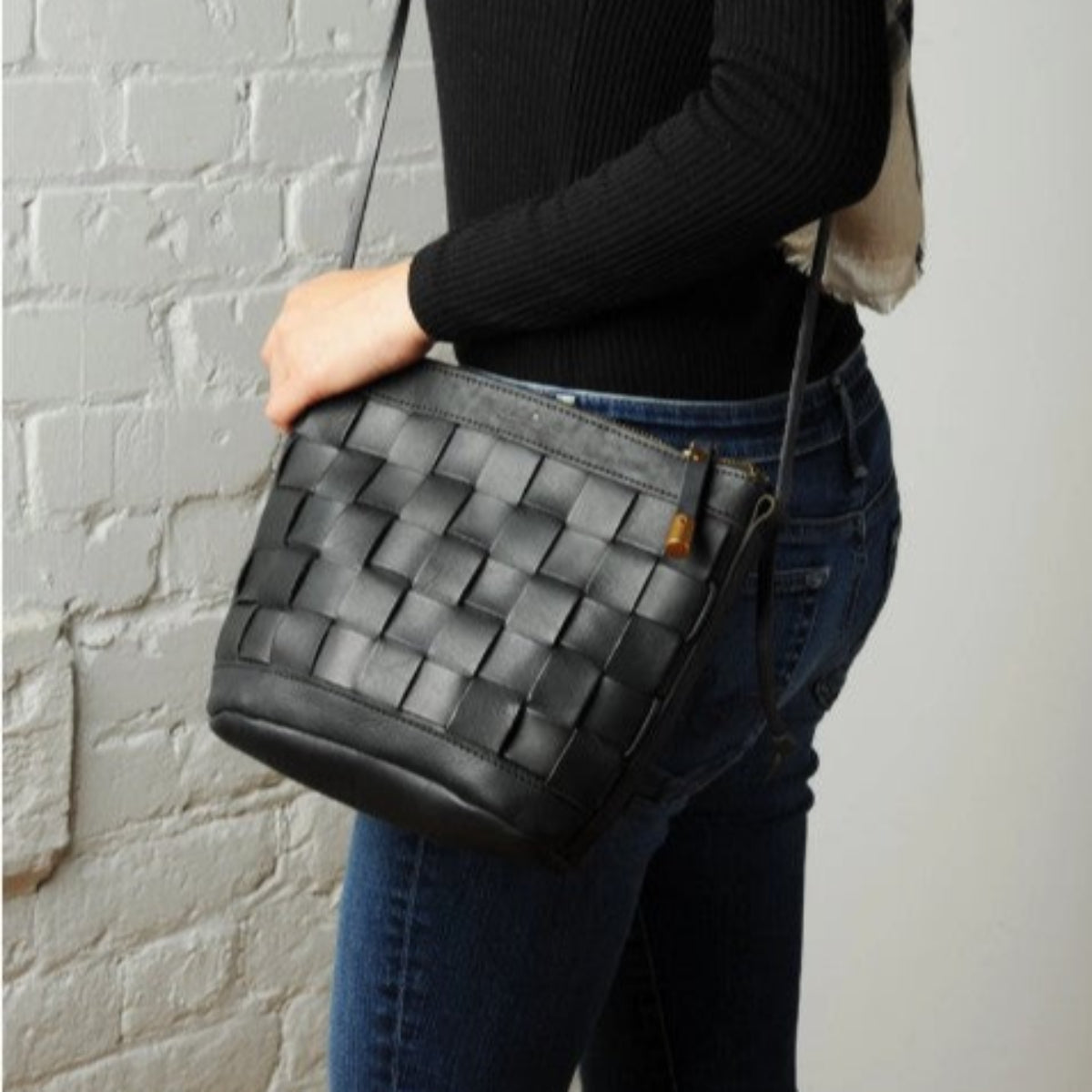 Uppdoo Venture Cross-Body Bag - Black