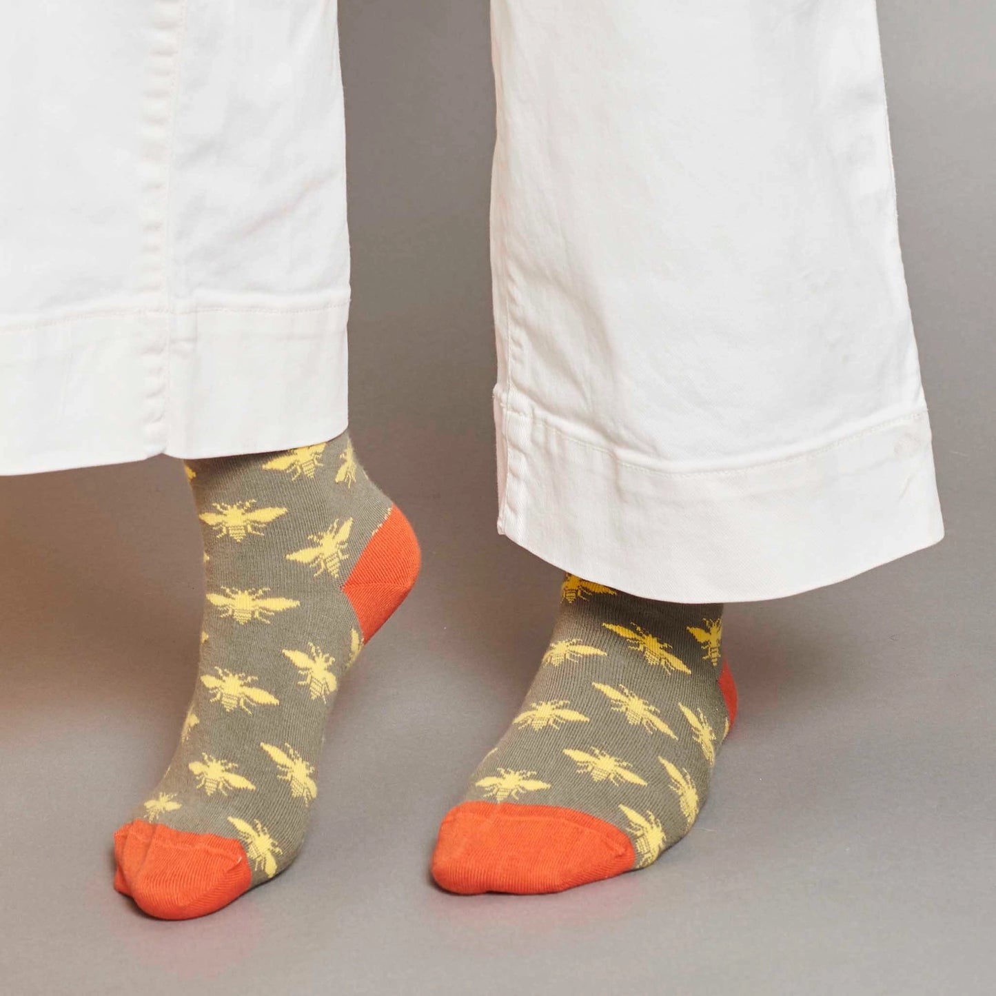 Catherine Tough Women's Organic Cotton Crew Socks - Bee