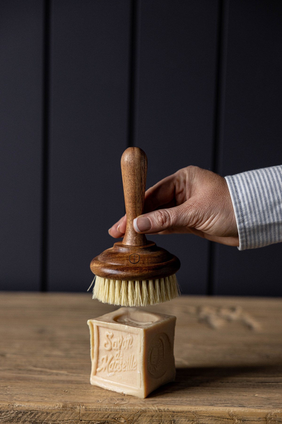 Luxe B Co - Dish Soap Scrub Brush