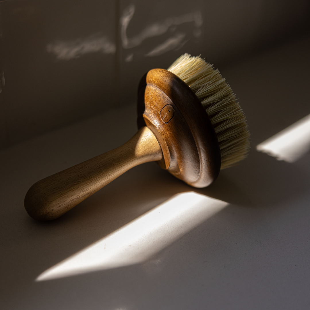 Luxe B Co - Dish Soap Scrub Brush