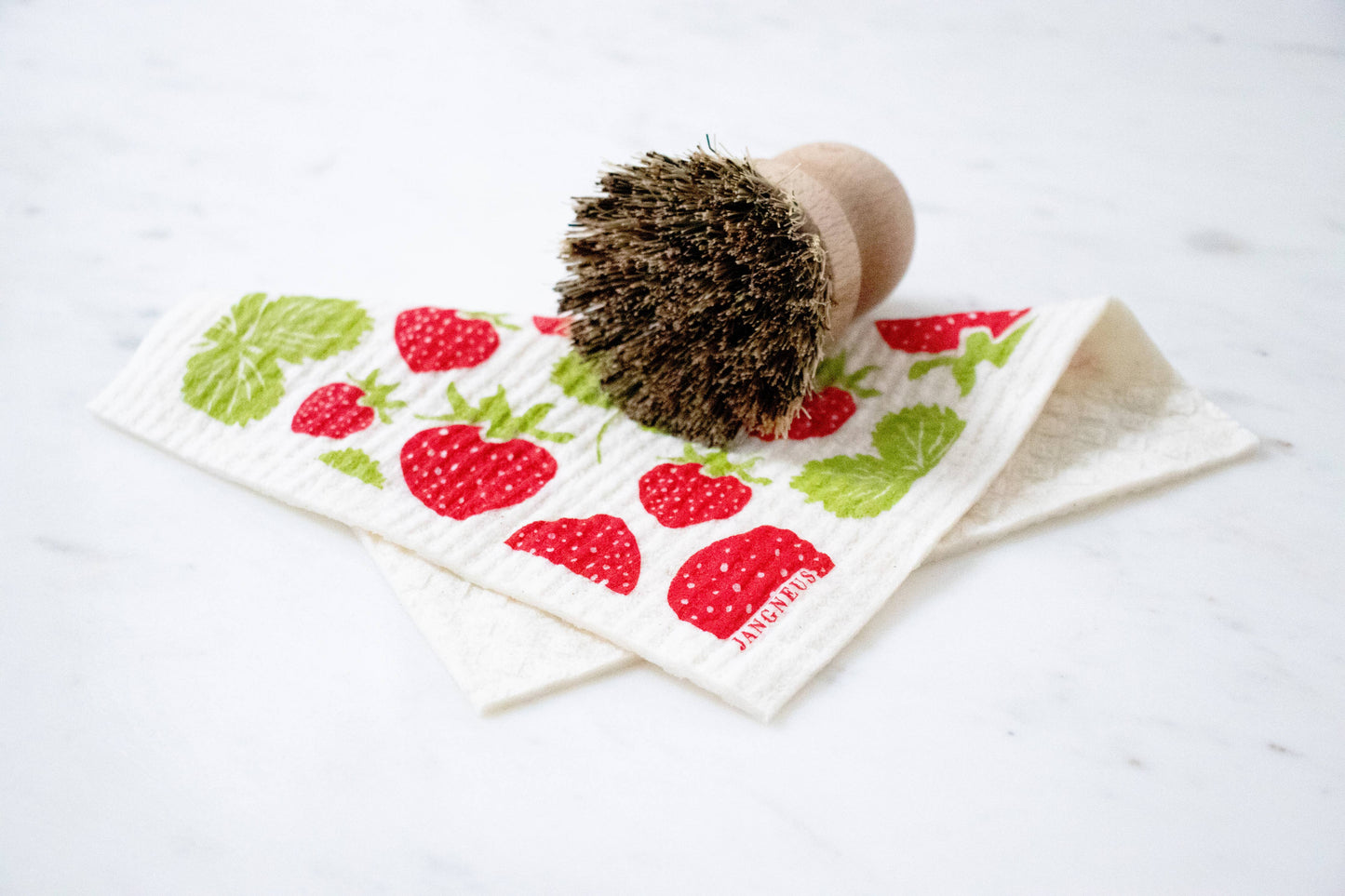 Jangneus - Swedish Dishcloth - Strawberries - Red - Botanical Design