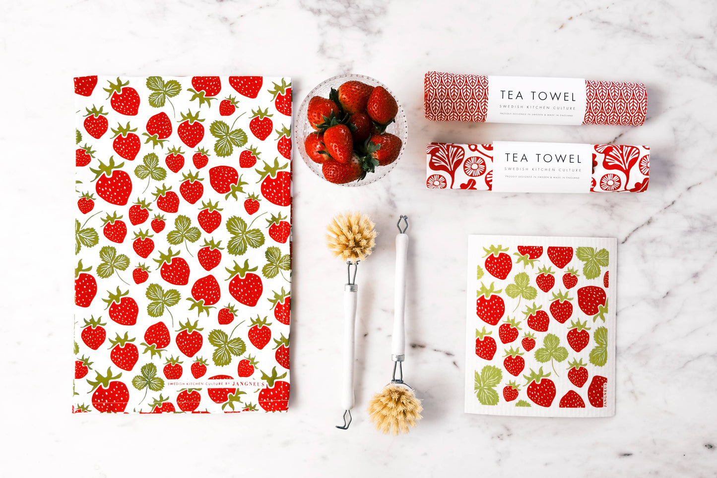 Jangneus - Swedish Dishcloth - Strawberries - Red - Botanical Design