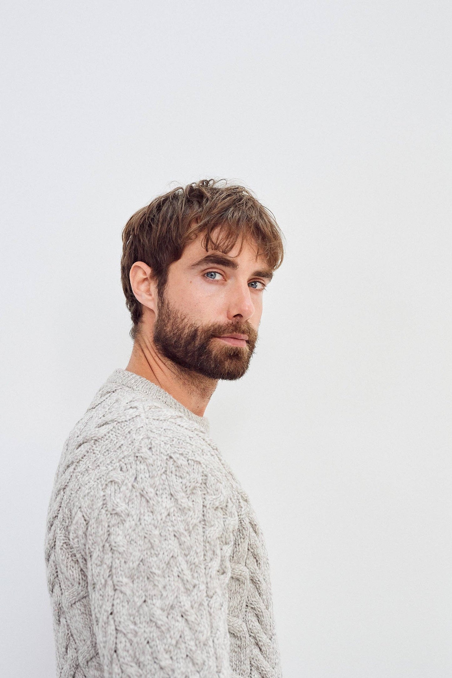 Aran Woollen Mills - Omey Mens Aran Crew Neck Sweater -  Oat