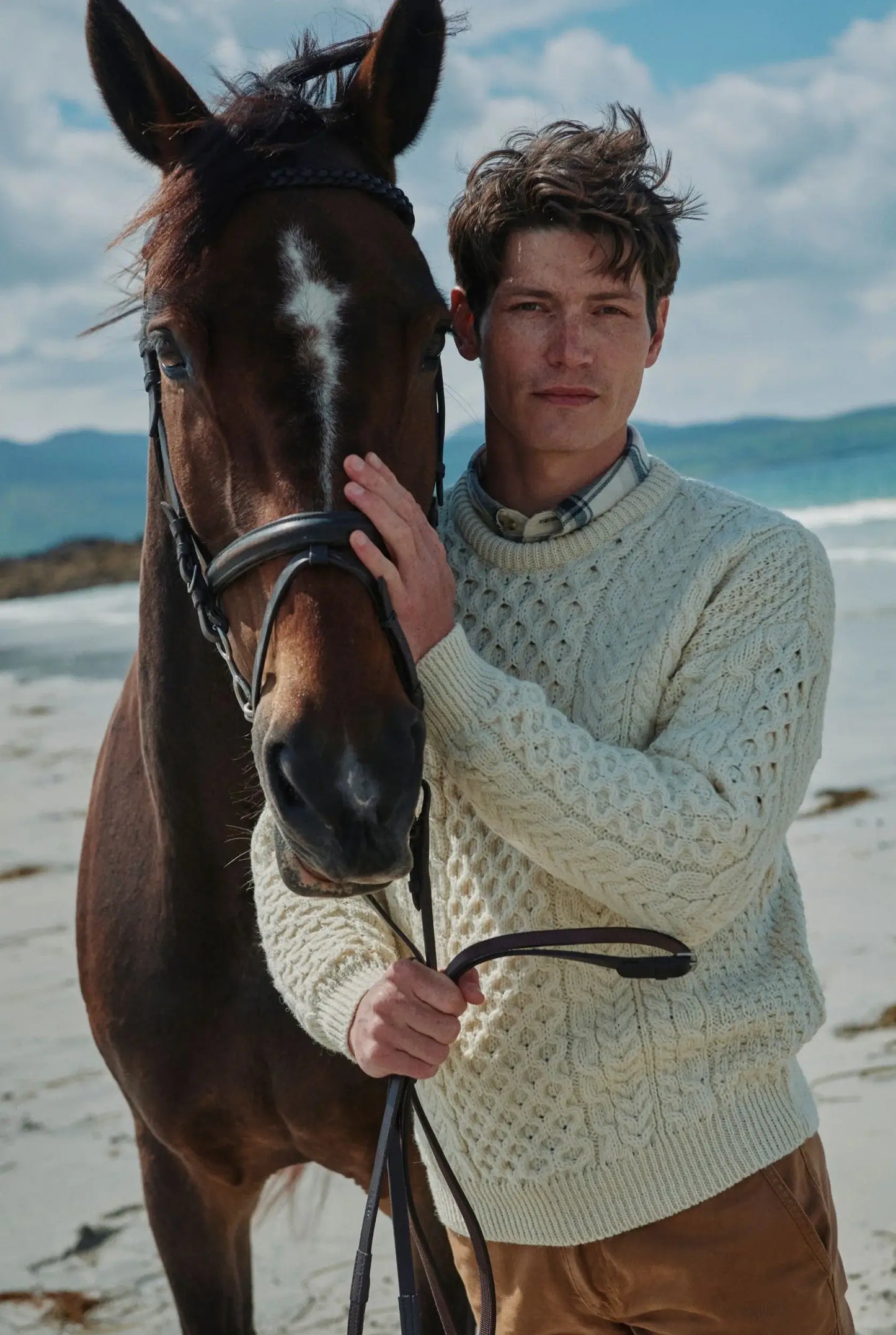Aran Woollen Mills - Inishbofin Mens Traditional Aran Sweater -  Cream