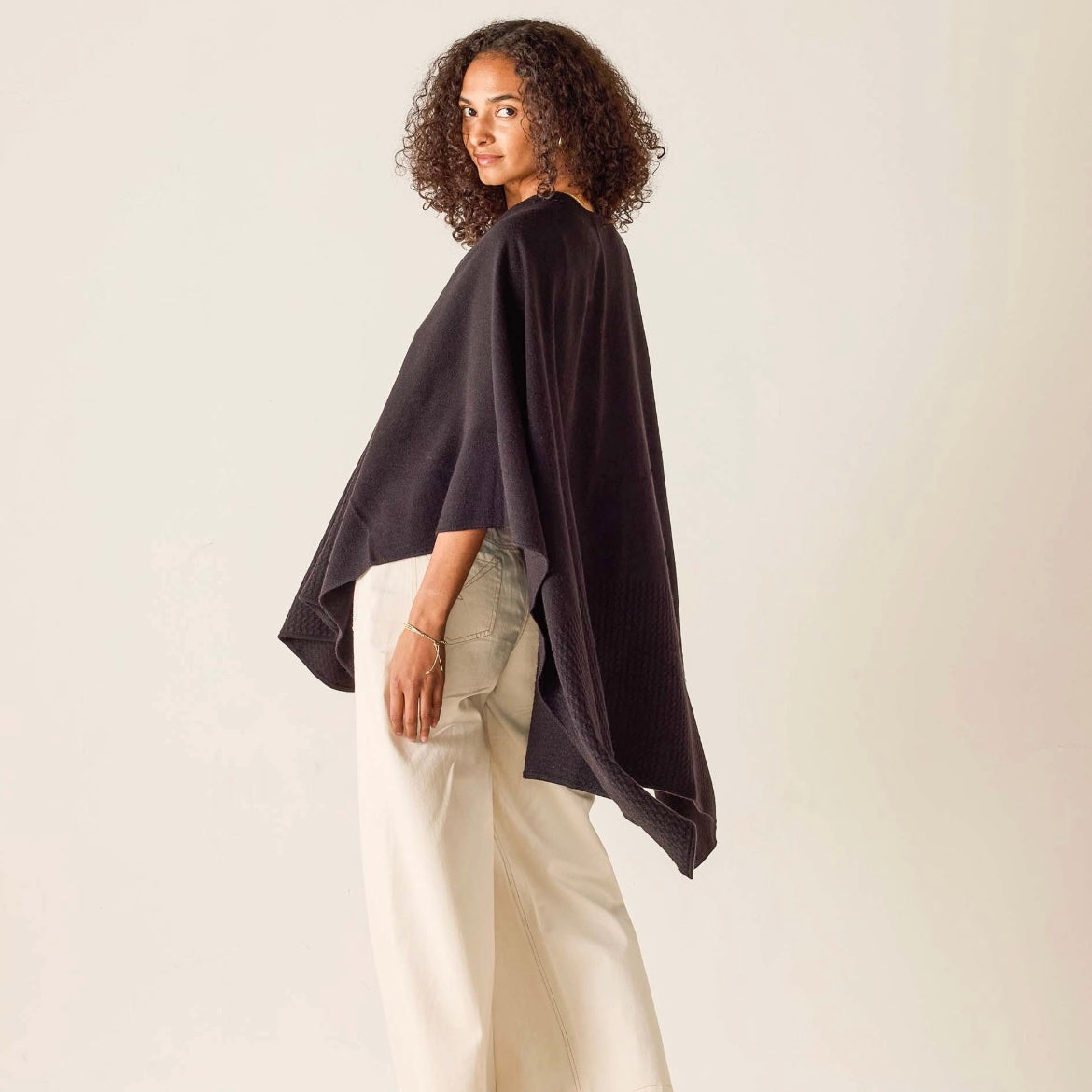 Modern Travel Wrap - Black