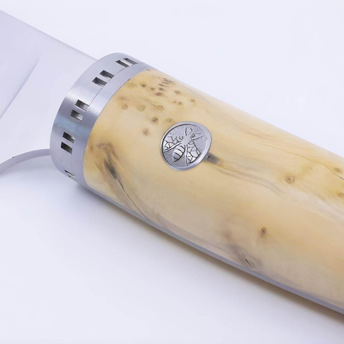 Laguiole en Aubrac Gourmet Cuisine 7 piece Kitchen Knife Set On Magnetic Block