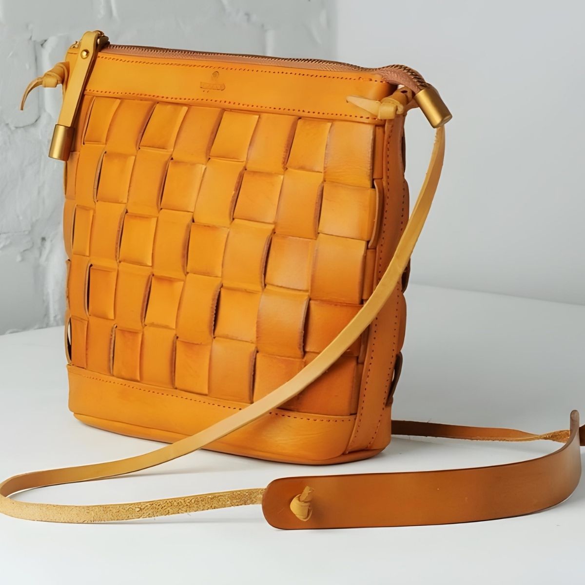 Uppdoo Venture Cross-Body Bag - Apricot