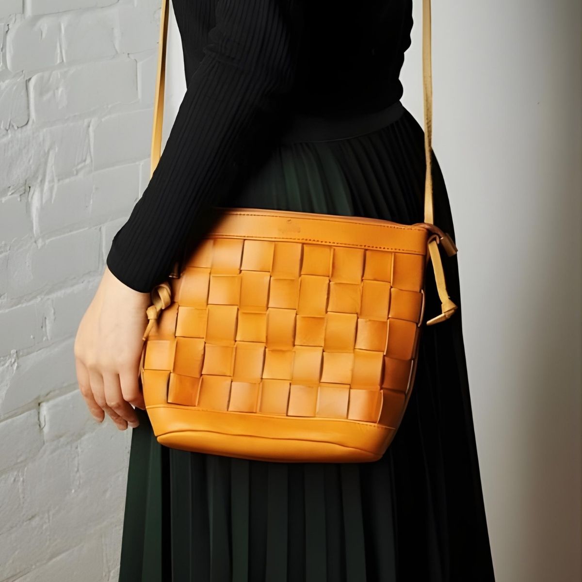 Uppdoo Venture Cross-Body Bag - Apricot