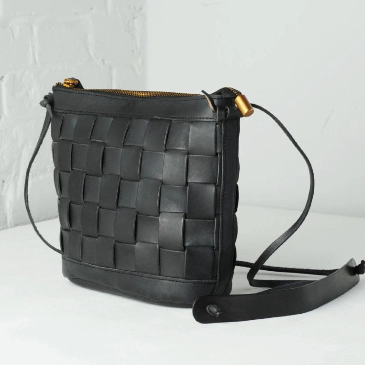 Uppdoo Venture Cross-Body Bag - Black