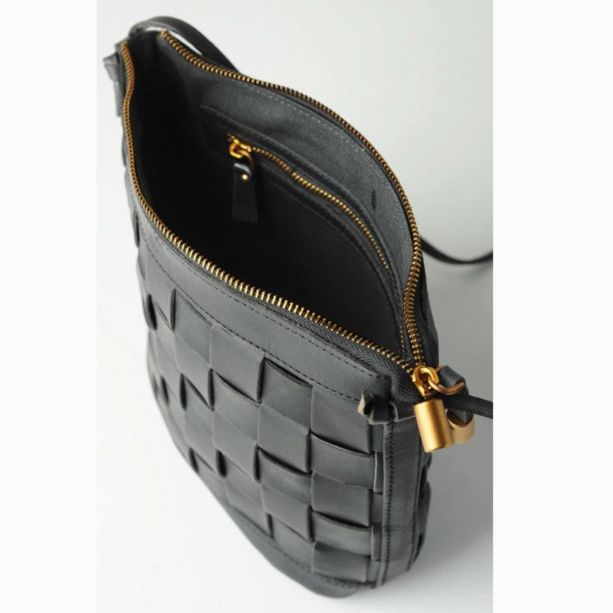 Uppdoo Venture Cross-Body Bag - Black