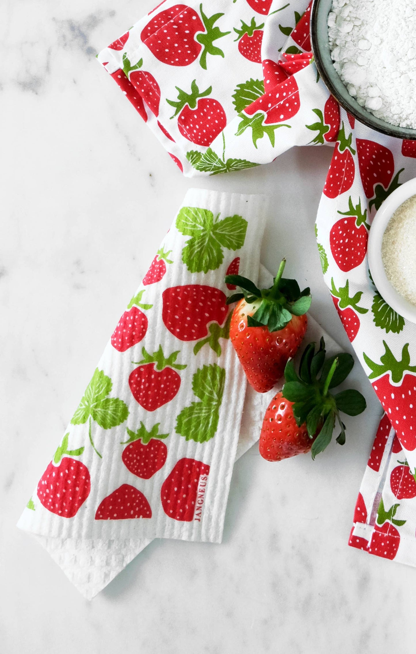 Jangneus - Swedish Dishcloth - Strawberries - Red - Botanical Design