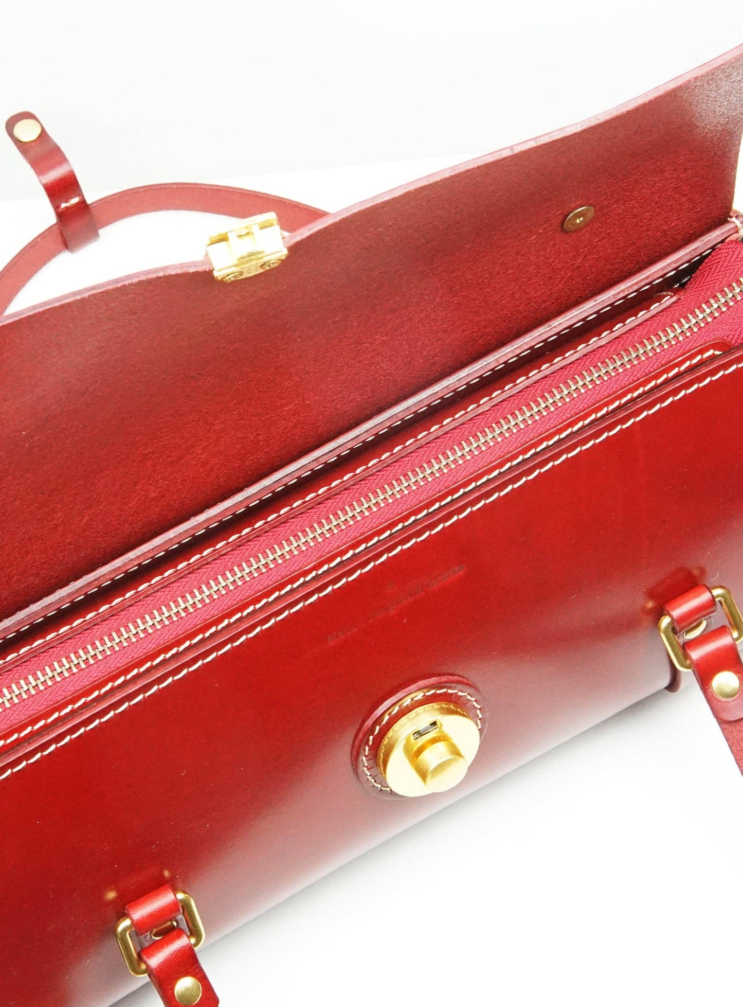Uppdoo - Vive 2.0 Classic Baguette Satchel- Ruby