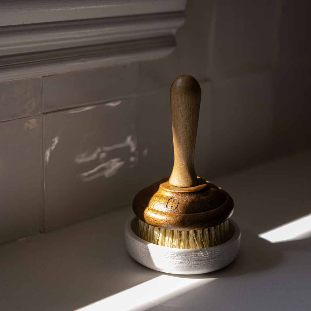 Luxe B Co - Dish Soap Scrub Brush