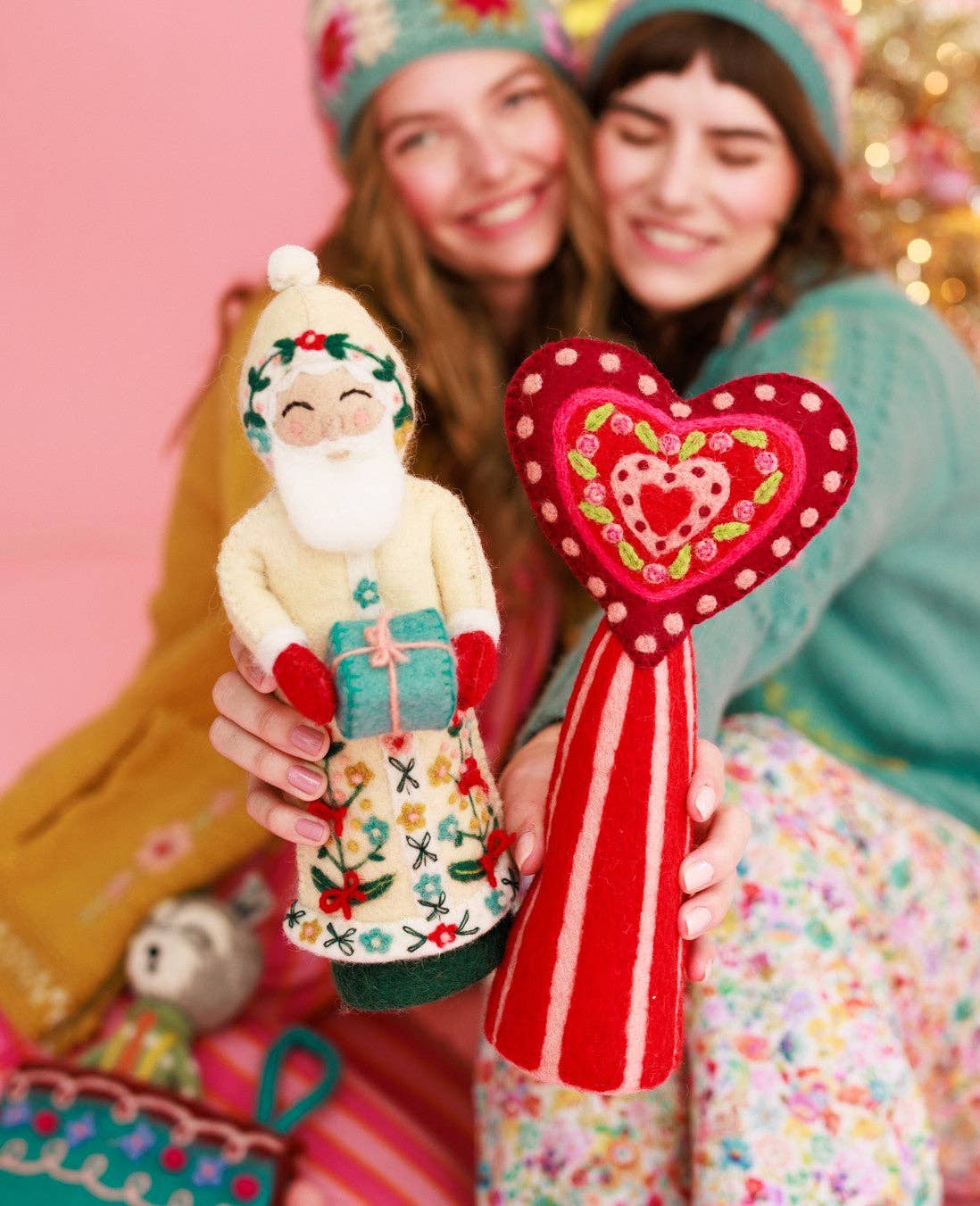French Knot - Santa Mantel Topper