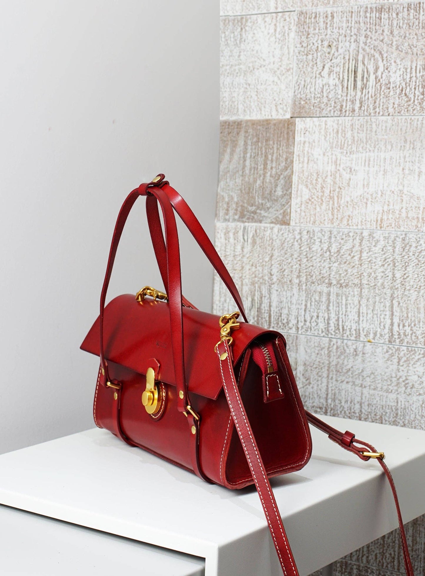 Uppdoo - Vive 2.0 Classic Baguette Satchel- Ruby