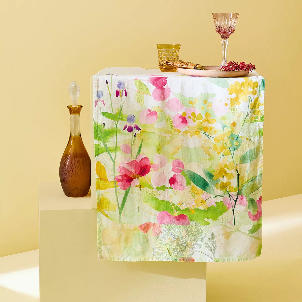 Garnier-Thiebaut Souffle Fleuri Printemps Tablerunner